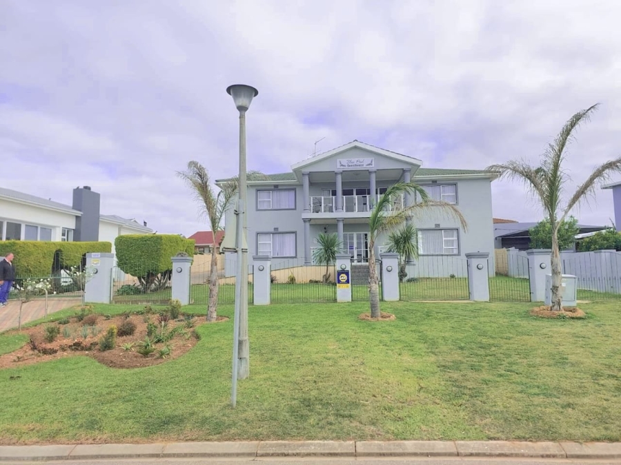 8 Bedroom Property for Sale in Hartenbos Heuwels Western Cape